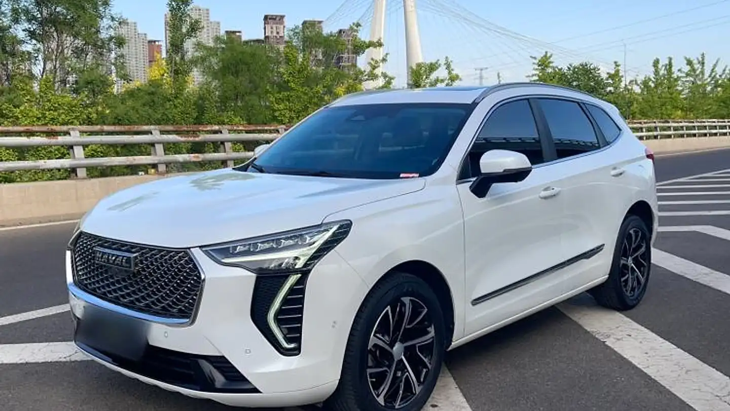 Белый кроссовер Haval, доступный для импорта из Китая